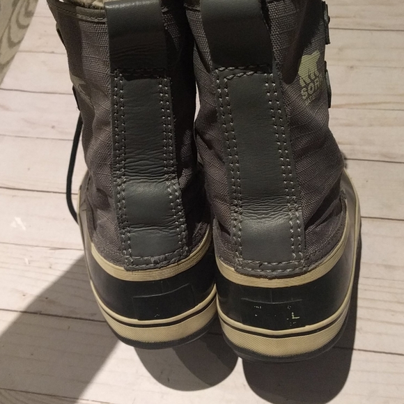 Beautiful grey Sorel boots 🍀🍀🍀 - Picture 3 of 8